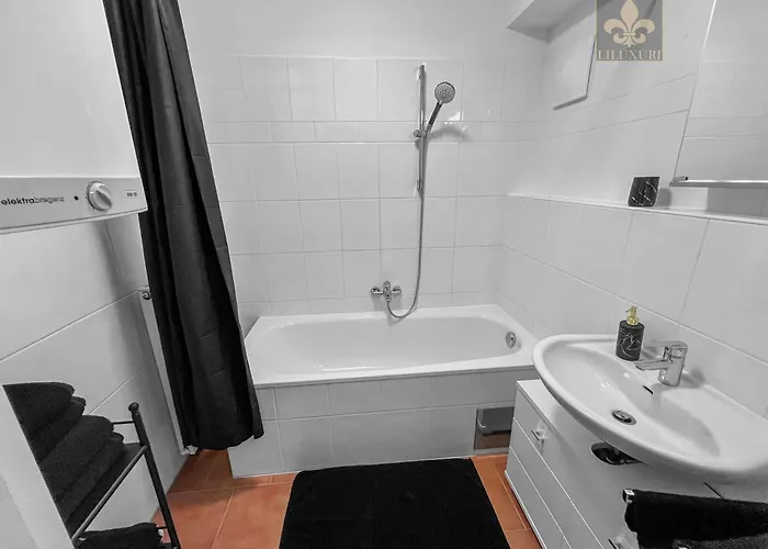 In Uni - & Lkh Naehe * Грац